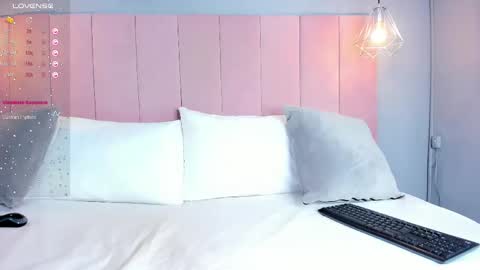 C L O E  online show from 10.01.25