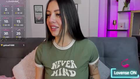 Snapshot of cloee_dss chatting on 12.17.25 cloee_dss online show from 12.17.25