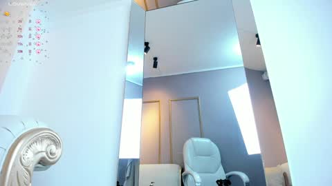 Snapshot of cloehap chatting on 12.24.24 Cloe online show from 12.24.24