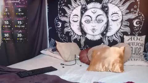 Cloe  online show from 10.04.25