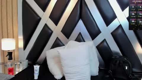 lady cloe person online show from 02.28.26