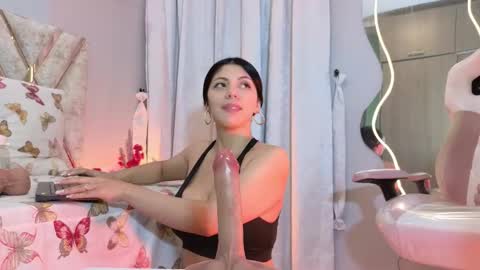 CLOE online show from 12.16.25