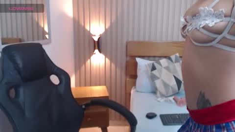 Snapshot of cloey07_ chatting on 12.05.25 C L O E Y online show from 12.05.25