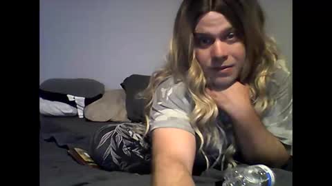 Snapshot of closetmtf chatting on 11.10.25 closetmtf online show from 11.10.25