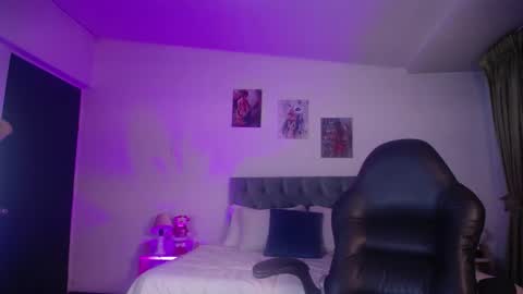 Snapshot of clown_face chatting on 12.06.24 emely dolce online show from 12.06.24