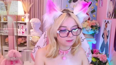 Snapshot of coconut_mia chatting on 12.08.24 Mia online show from 12.08.24