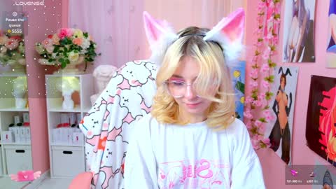 Snapshot of coconut_mia chatting on 01.17.25 Mia online show from 01.17.25