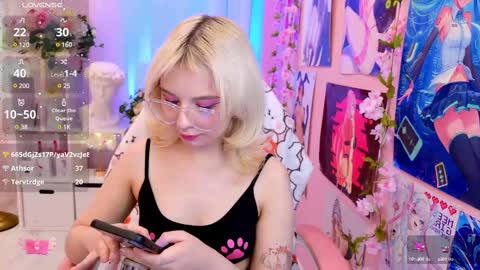 Snapshot of coconut_mia chatting on 03.08.25 Mia online show from 03.08.25