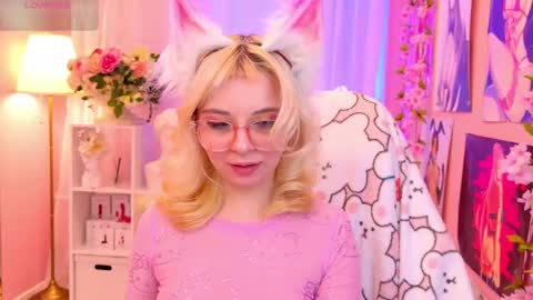 Snapshot of coconut_mia chatting on 03.08.25 Mia online show from 03.08.25