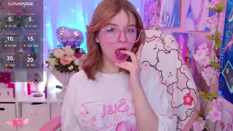 Snapshot of coconut_mia chatting on 02.16.26 Mia online show from 02.16.26