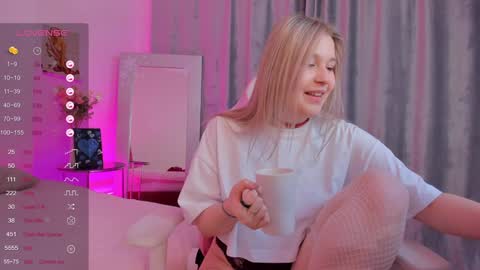 Snapshot of colleen_blake chatting on 01.19.25 Collen Mon Tue Wed Thu Fri GMT 3 0300am - 0900am online show from 01.19.25