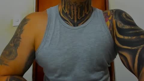 Snapshot of colombian_monster_cock chatting on 10.08.25 camilo online show from 10.08.25