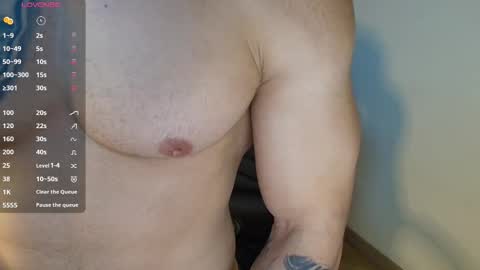 Snapshot of colombianmuscle8 chatting on 10.11.25 colombianmuscle8 online show from 10.11.25