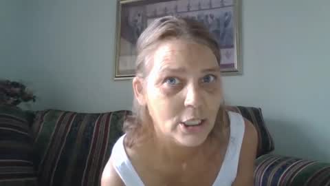 Snapshot of comebackpussy chatting on 10.27.25 comeback pussy online show from 10.27.25