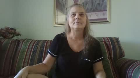 Snapshot of comebackpussy chatting on 11.04.25 comeback pussy online show from 11.04.25