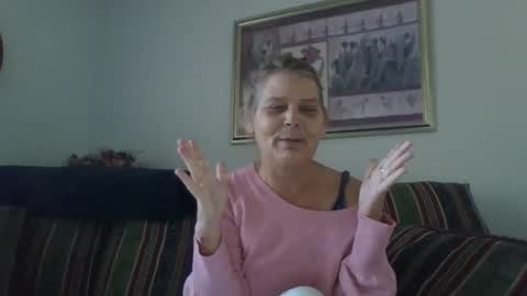 Snapshot of comebackpussy chatting on 11.10.25 comeback pussy online show from 11.10.25