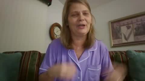 Snapshot of comebackpussy chatting on 02.18.26 comeback pussy online show from 02.18.26