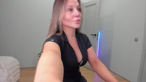 Snapshot of cometoseeme_ chatting on 12.20.25 Alice online show from 12.20.25