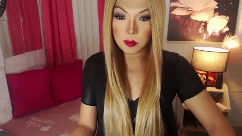 Snapshot of commanderofsexx chatting on 02.17.25 QUEEN SABRINA online show from 02.17.25