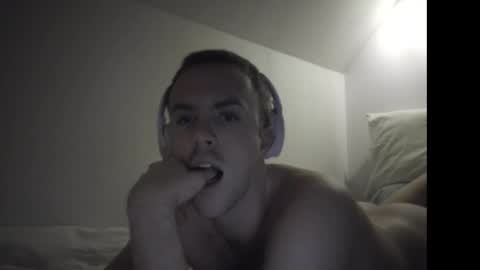 Snapshot of confessionsofalonelylover chatting on 01.10.26 dreamy eyed lover online show from 01.10.26