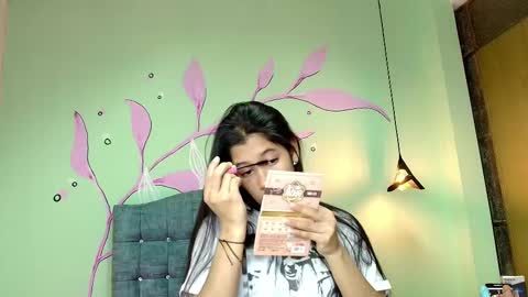 C O N N I E online show from 03.04.25