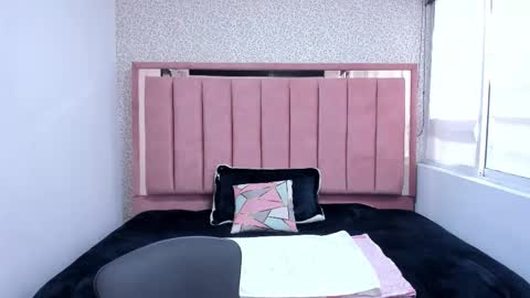 C O N N I E online show from 12.18.25