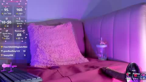 Snapshot of connie_cherxx chatting on 12.16.25 Connie online show from 12.16.25