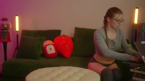 Snapshot of consensualcollabs chatting on 09.18.25 MR. MAESTRK Friends online show from 09.18.25