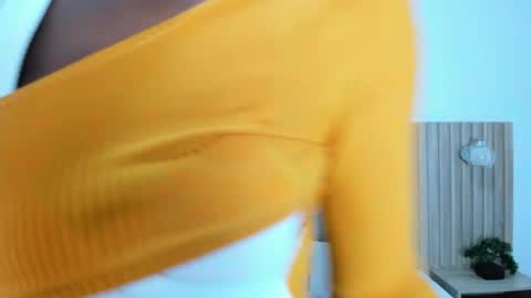 C O R A  L online show from 12.04.25