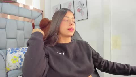 Snapshot of coral_taylorr chatting on 11.23.25 Coral online show from 11.23.25