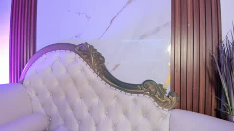 Snapshot of coraliebronson chatting on 11.12.25 Coralie Bronson online show from 11.12.25