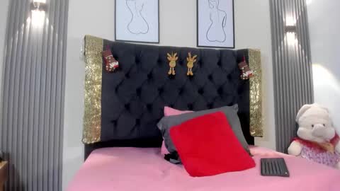 Snapshot of coraliebronson chatting on 12.17.25 Coralie Bronson online show from 12.17.25