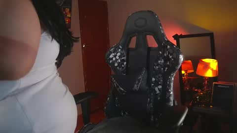 Snapshot of coraline_latin chatting on 10.31.25 Coraline online show from 10.31.25