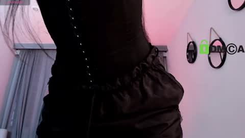 Coral Stefani online show from 11.20.25