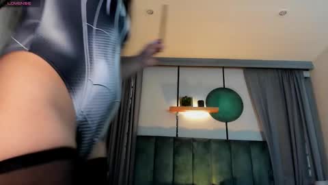 Coral Stefani online show from 11.21.25