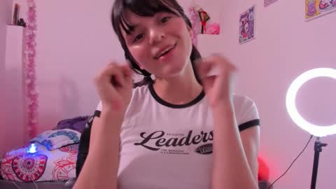 Snapshot of coralinexxx07 chatting on 11.19.25 Coraline uwu Bienvenidos al dulce mundo de Coraline Hola amores soy Coraline Una chica tierna juguetona online show from 11.19.25