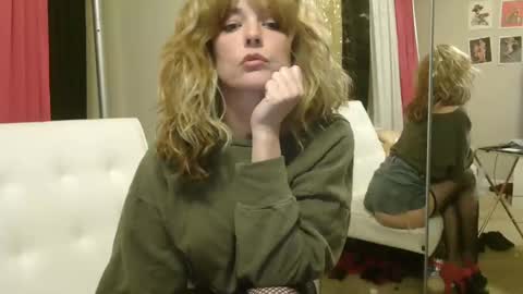 Snapshot of corinnebijou chatting on 03.05.25 CorinneBijou online show from 03.05.25