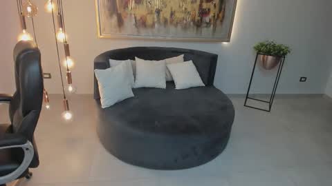 Corinne Russo online show from 09.29.25