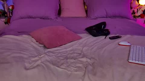 Snapshot of cosmic_sia chatting on 02.19.25 Sia online show from 02.19.25