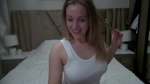 cosmo_blondiee online show from 10.20.25