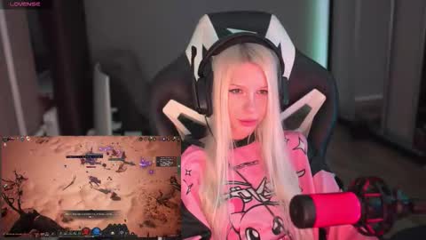 Snapshot of cosplaycats chatting on 01.16.26 Elli online show from 01.16.26