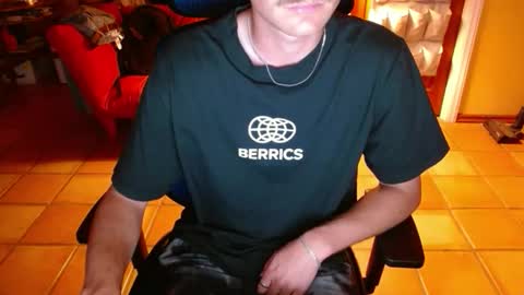 Snapshot of couldbesleeping chatting on 11.02.25 couldbe online show from 11.02.25