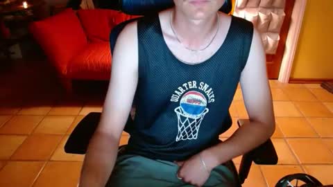 Snapshot of couldbesleeping chatting on 11.04.25 couldbe online show from 11.04.25