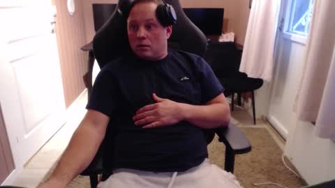 Snapshot of couple3845 chatting on 11.05.25 couple3845 online show from 11.05.25