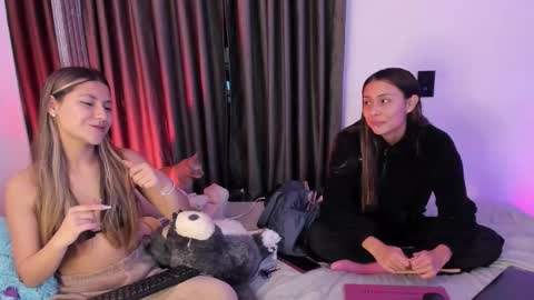 Snapshot of couple_funnyy chatting on 12.19.25 couple_funnyy online show from 12.19.25