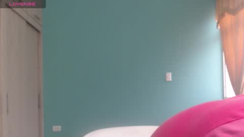 Snapshot of couple_sexandlove chatting on 12.15.25 ALEJANDRO Y EMILY online show from 12.15.25