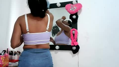 Snapshot of coupleeswetthott chatting on 05.31.26 coupleeswetthott online show from 05.31.26