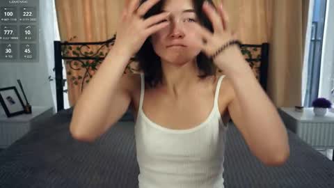 Snapshot of coventinaashfield chatting on 09.18.25 Yui online show from 09.18.25