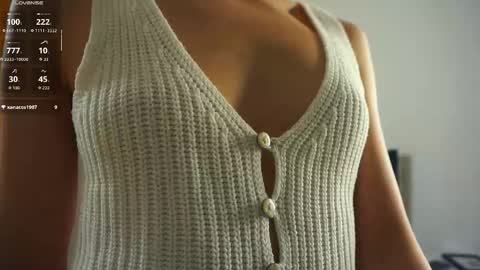 Snapshot of coventinaashfield chatting on 10.24.25 Yui online show from 10.24.25