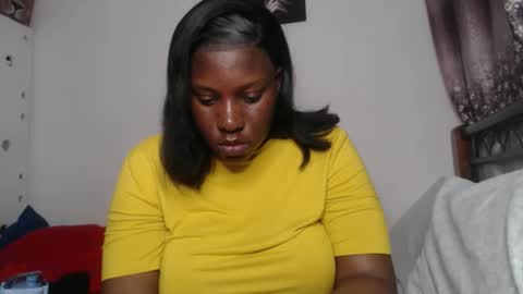 Snapshot of cozy_dion chatting on 10.18.25 Erykah online show from 10.18.25